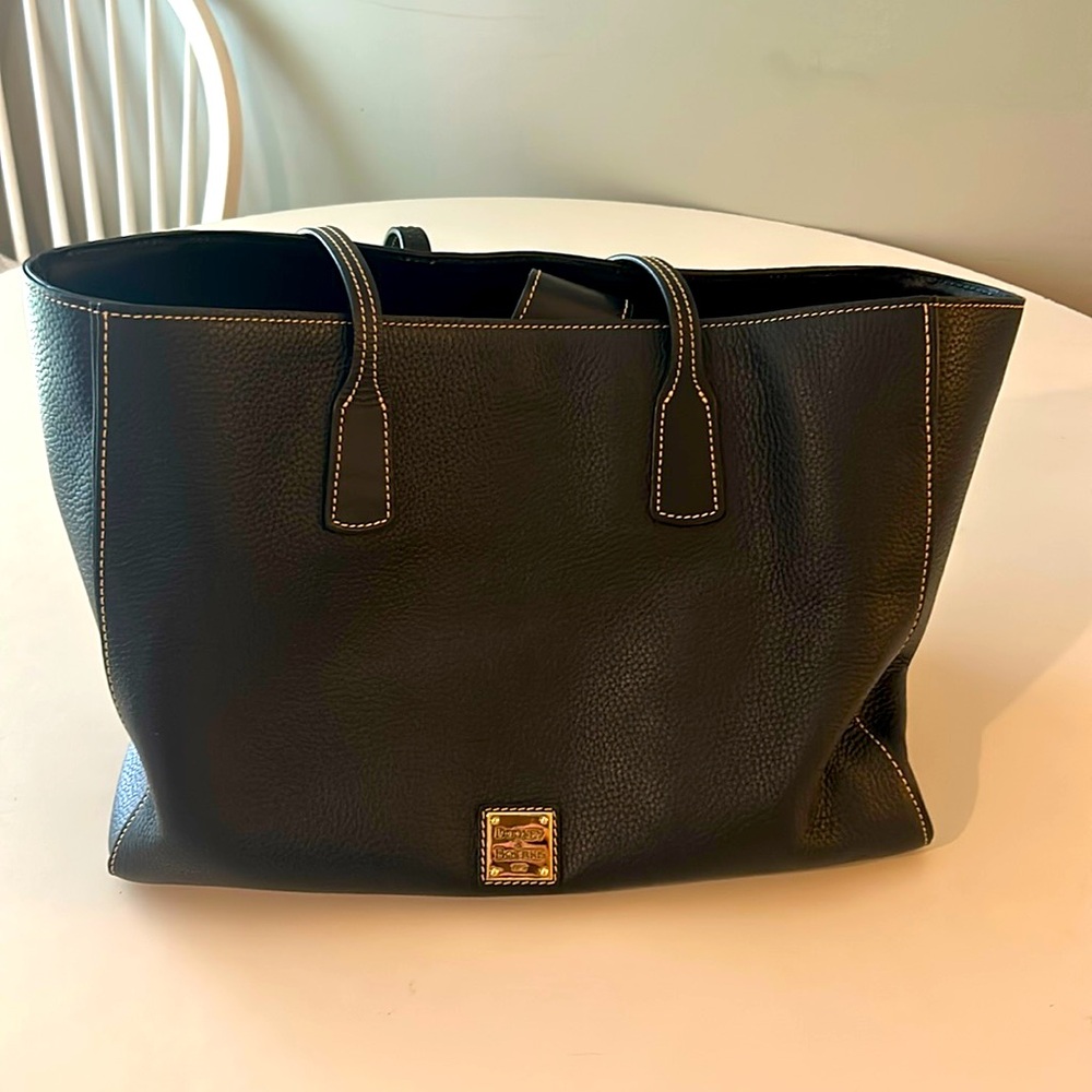 EUC Dooney & Bourke black leather tote